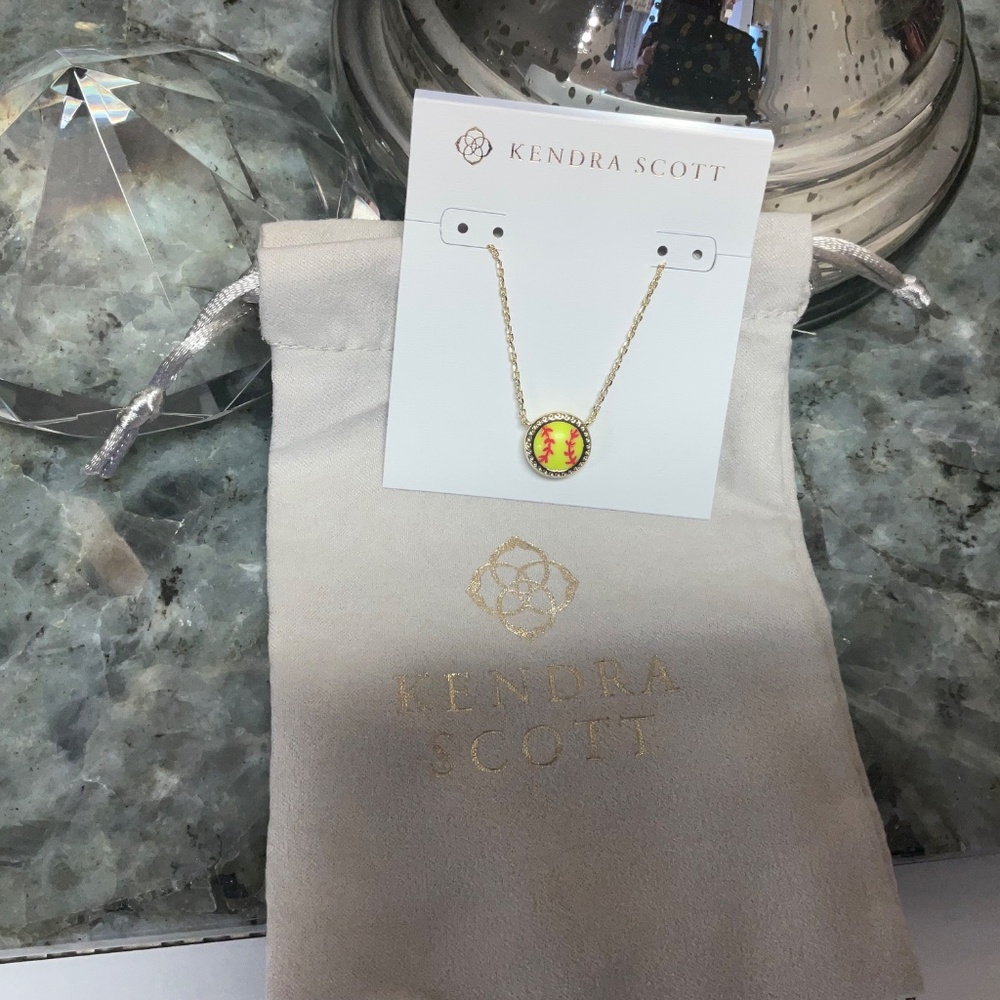 Kendra Scott Softball Gold Short Pendant Necklace in Chartreuse Magnesite - Picture 4 of 6